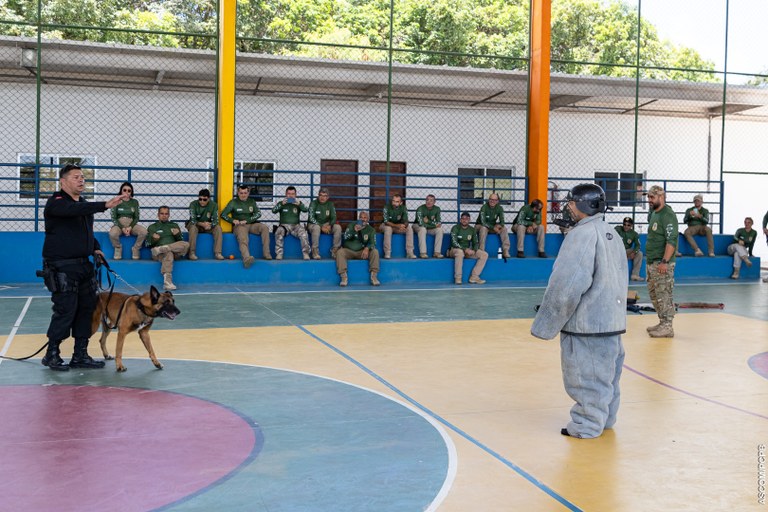 ACADEPOL Policiais concluem treinamento para operar com cães em ações operacionais  (8).jpg