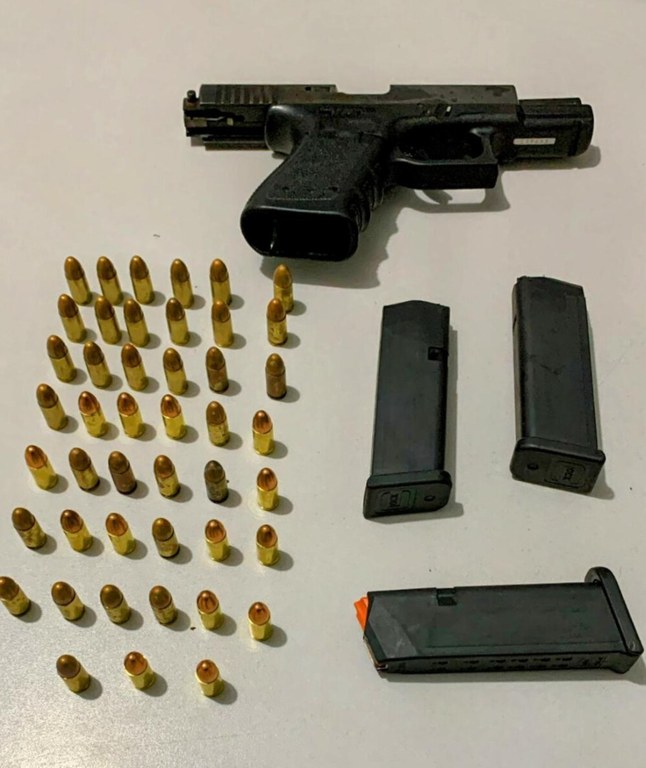 BAYEUX Polícia Civil prende foragido do sistema penitenciário e apreende pistola com “kit seletor de rajada”.jpg