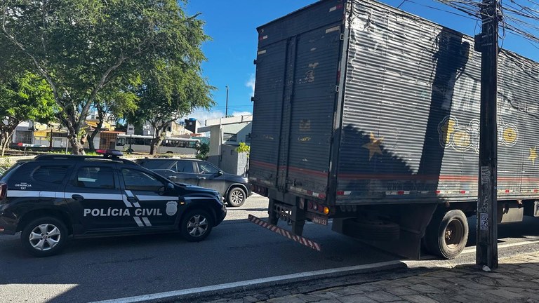 DEFRAUDAÇÕES Polícia Civil apreende mais de dois mil itens de produtos falsificados no Centro de Campina Grande.jpeg