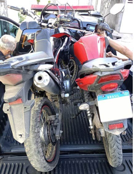 EmBayeuxmoto.jpeg EmBayeuxmoto.jpeg
