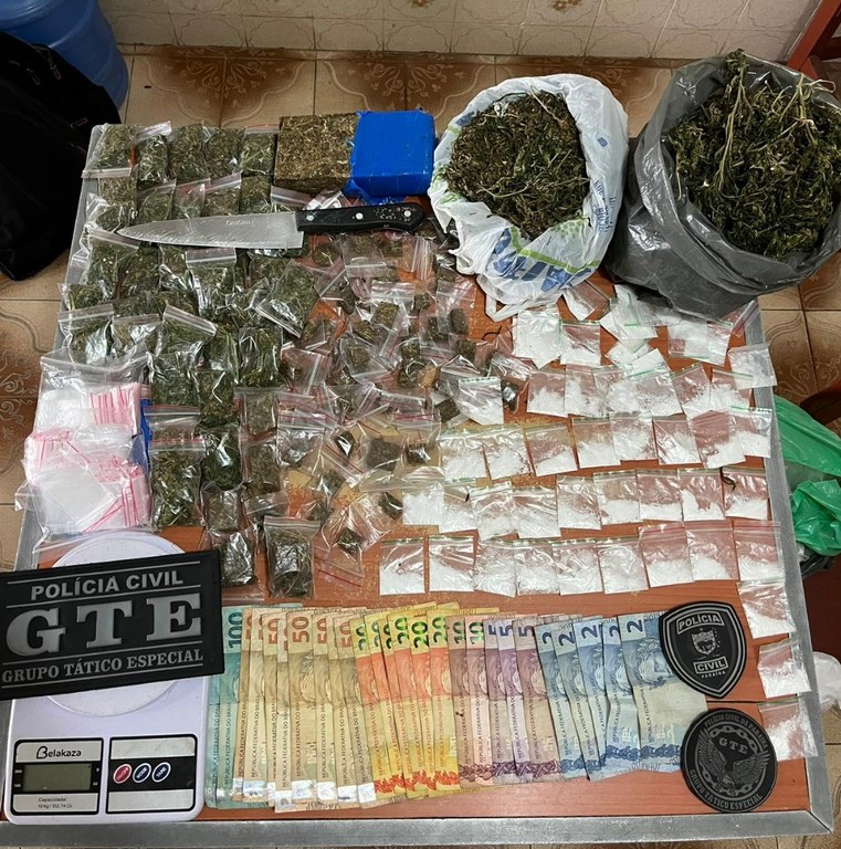 Polícia Civil prende homem de 63 anos de idade com mais de 100 papelotes de maconha e cocaína.jpeg