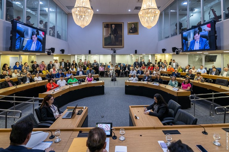 NA ASSEMBLÉIA Em homenagem, delegadas Cassandra Duarte e Maísa Félix estendem honraria a todo o ‘corpo Polícia Civil’  (4).jpg