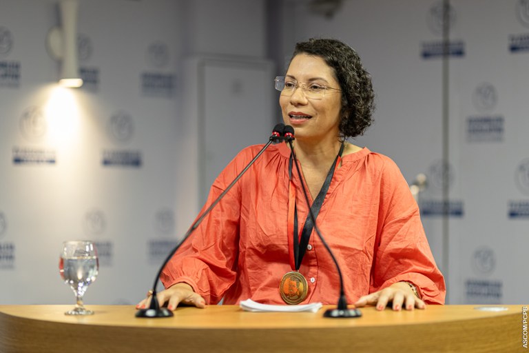 NA ASSEMBLÉIA Em homenagem, delegadas Cassandra Duarte e Maísa Félix estendem honraria a todo o ‘corpo Polícia Civil’  (8).jpg