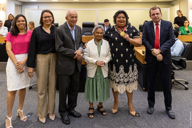 NA ASSEMBLÉIA Em homenagem, delegadas Cassandra Duarte e Maísa Félix estendem honraria a todo o ‘corpo Polícia Civil’  (9).jpg