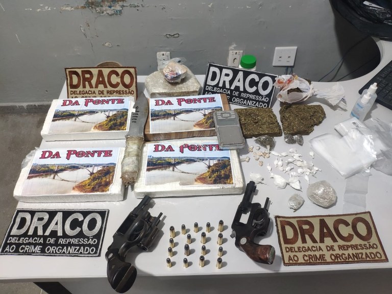 230921 - Polícia Civil apreende armas, cocaína, crack e maconha.jpeg