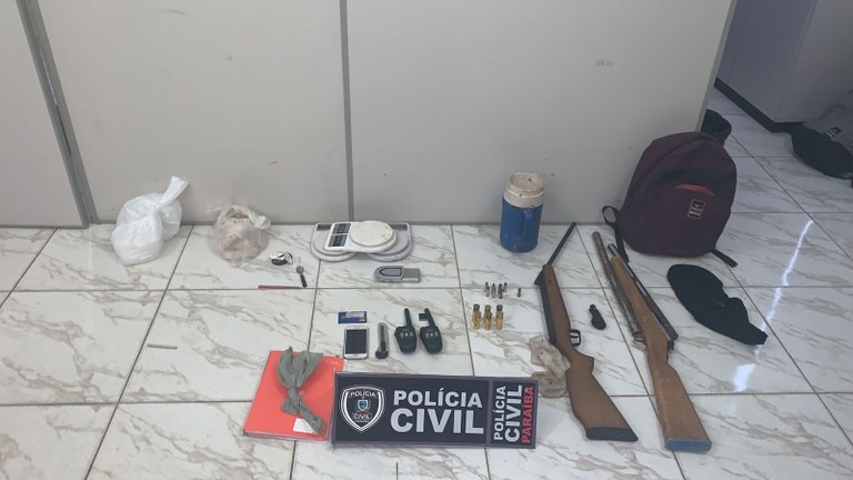 041121 - Polícia Civil apreende armas, munições e mais de 2 mil pedras de crack em Queimadas.jpeg