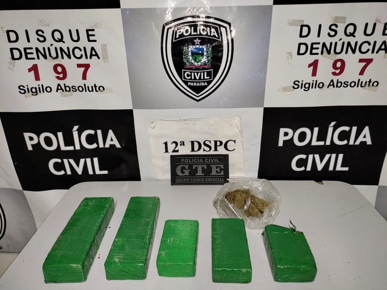 250921 - Polícia Civil apreende maconha e prende dois suspeitos de tráfico em Areia.jpeg