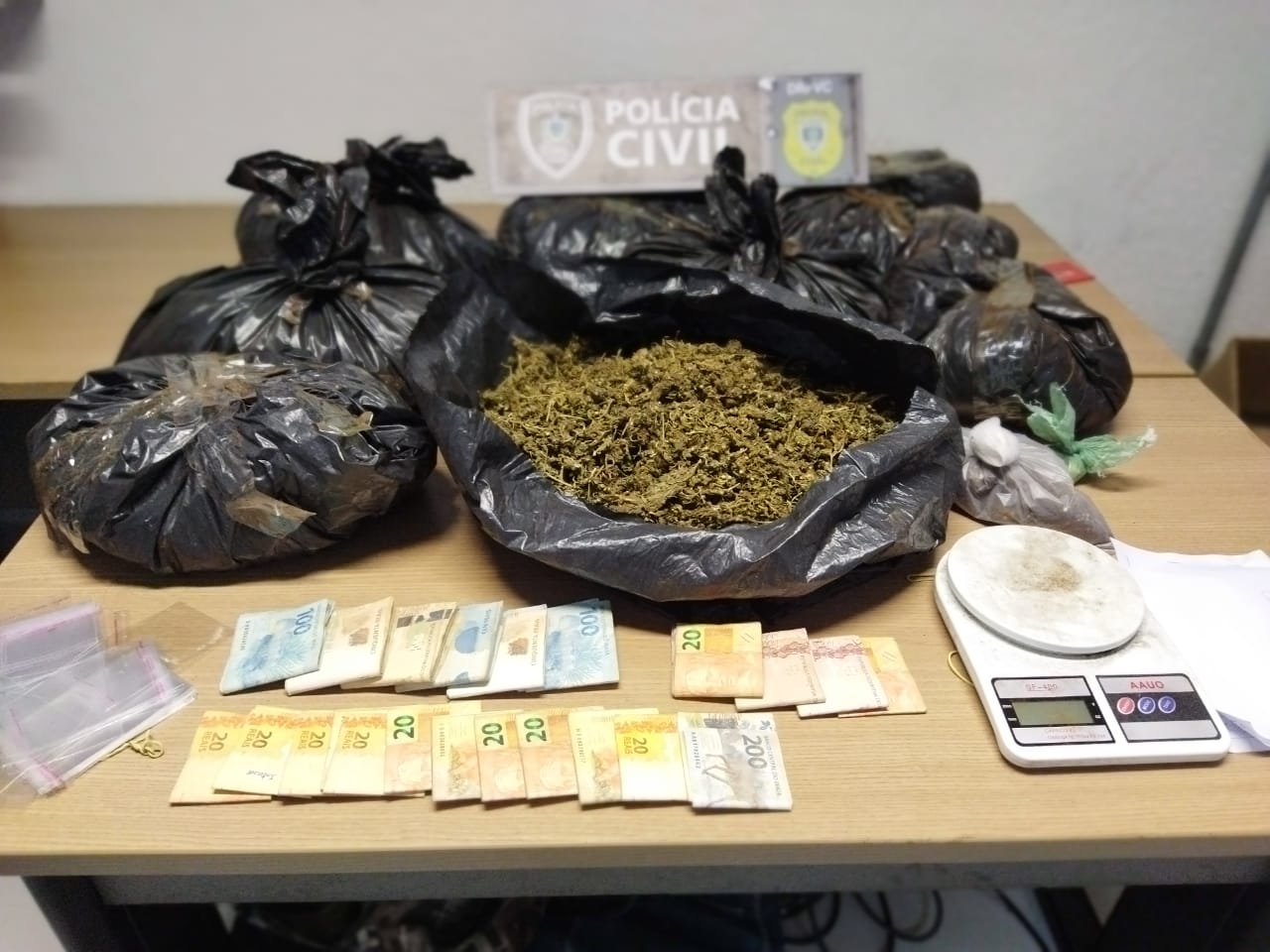 161221 - Polícia Civil prende mulher que escondia 10 Kg de maconha dentro de urso de pelúcia em Mangabeira.jpeg