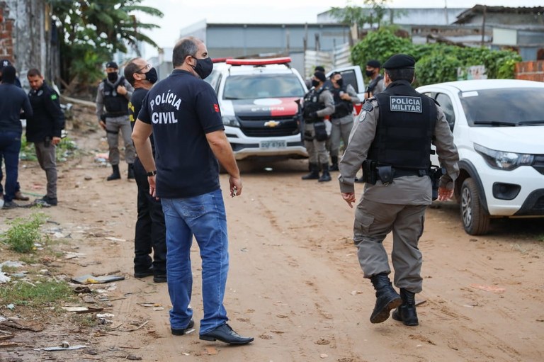 060721 - Polícia realiza Operação Sanguinares e prende grupo que praticava homicídios (13).jpeg