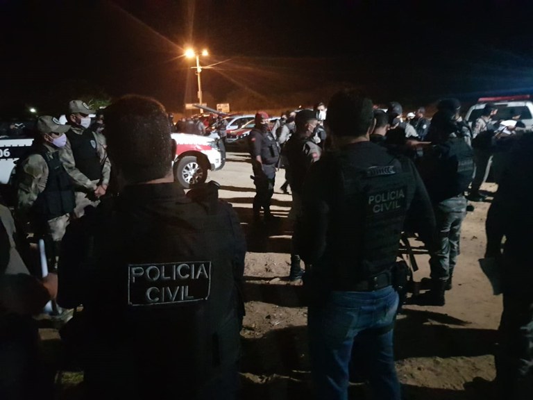 010921 - Polícia realiza operação, prende sete e apreende armas e drogas no Sertão.jpeg