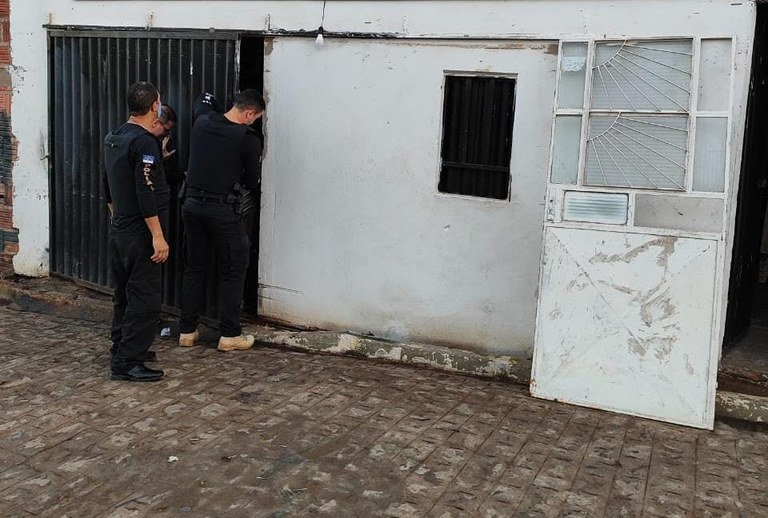 Policiais civis da Paraíba e de Pernambuco prendem suspeito de assassinar duas mulheres no estado vizinho.jpeg