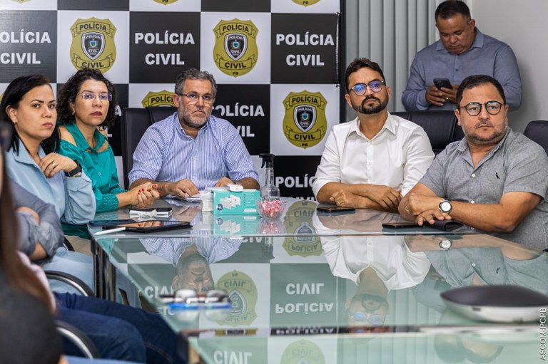 Secretários Tibério Limeira e Adauto Marcolino visitam Delegacia-Geral e conferem resultados apresentados pela Polícia Civil (4).jpeg